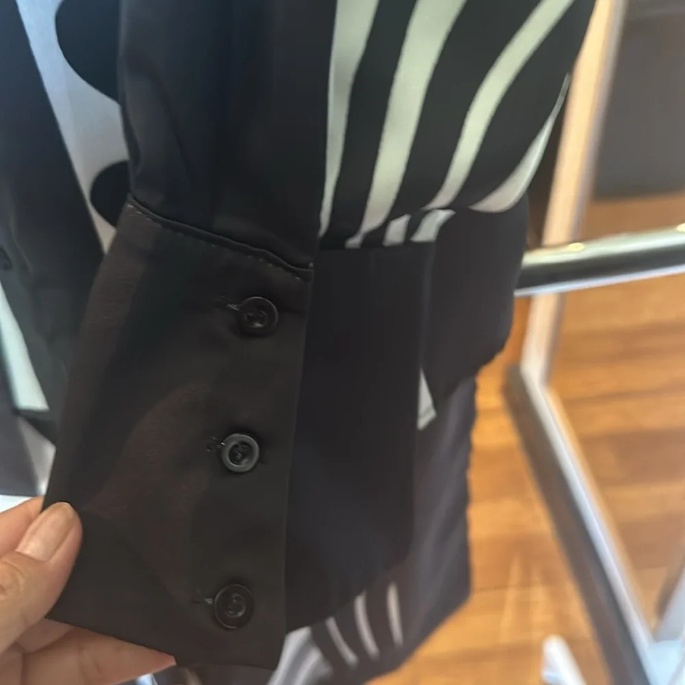 Black and White Patterned Pantsuit - Picture 5 of 6